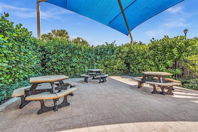 11541 SW 15th St, Pembroke Pines, FL 33025