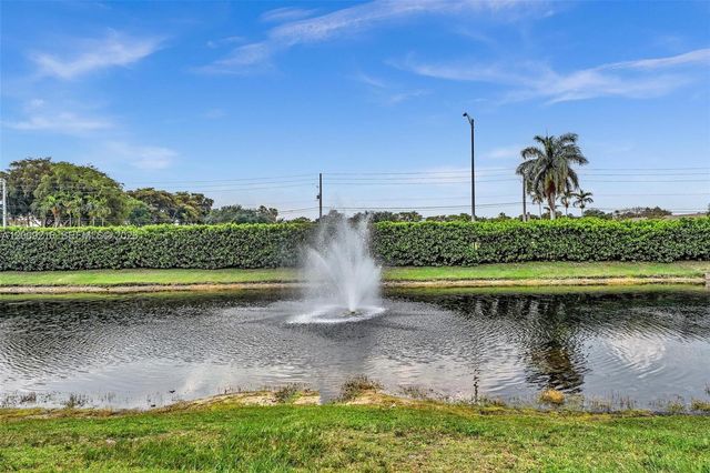 11541 SW 15th St, Pembroke Pines, FL 33025