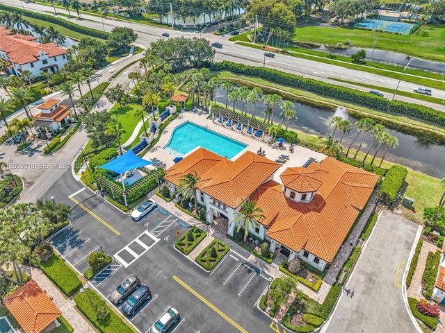 11541 SW 15th St, Pembroke Pines, FL 33025