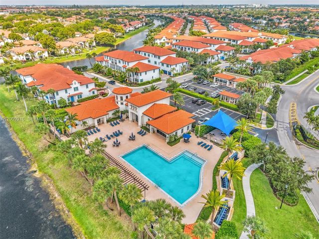 11541 SW 15th St, Pembroke Pines, FL 33025