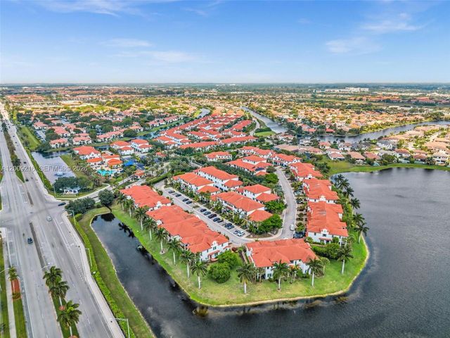 11541 SW 15th St, Pembroke Pines, FL 33025