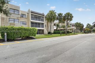 220 Lakeview Drive 210, Weston, FL 33326