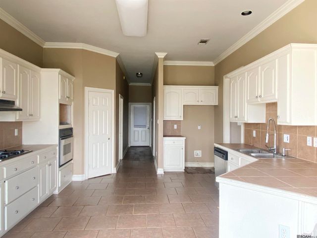 4747 Evergreen Dr, Port Allen, LA 70767