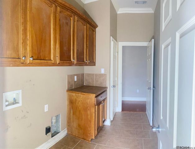 4747 Evergreen Dr, Port Allen, LA 70767