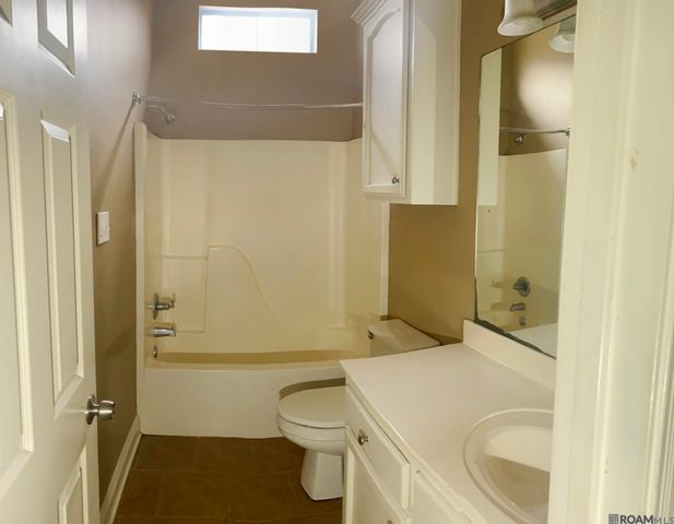 4747 Evergreen Dr, Port Allen, LA 70767