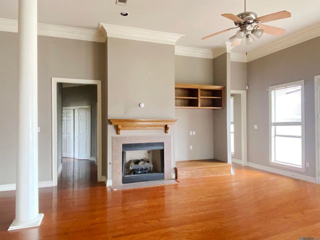 4747 Evergreen Dr, Port Allen, LA 70767