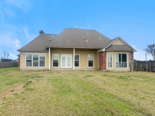 4747 Evergreen Dr, Port Allen, LA 70767