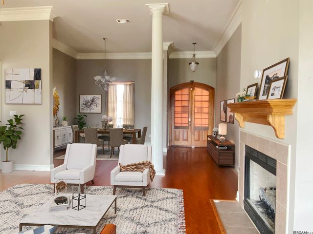 4747 Evergreen Dr, Port Allen, LA 70767