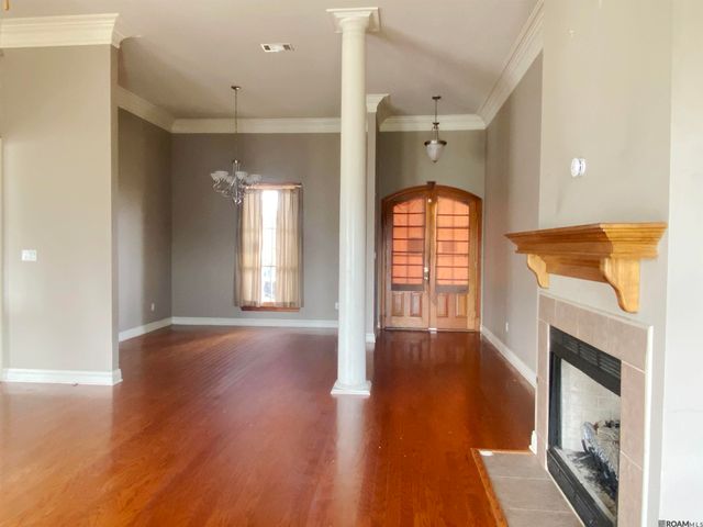 4747 Evergreen Dr, Port Allen, LA 70767