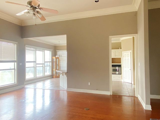 4747 Evergreen Dr, Port Allen, LA 70767