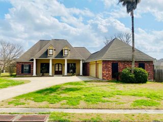 4747 Evergreen Dr, Port Allen, LA 70767