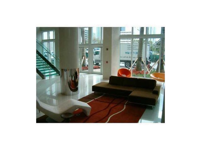 31 SE 5TH Street 202, Miami, FL 33131