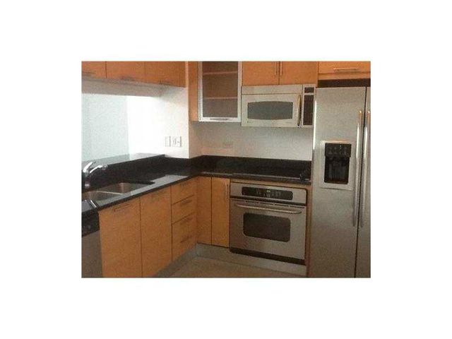 31 SE 5TH Street 202, Miami, FL 33131