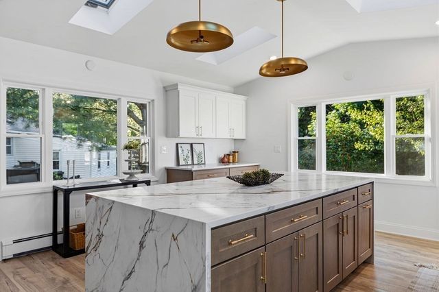 9 San Juan Dr, Bristol, RI 02809