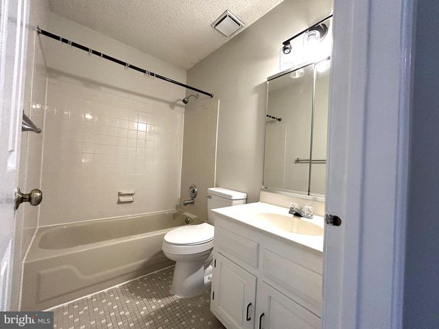 339 SOCIETY HL, Cherry Hill, NJ 08003