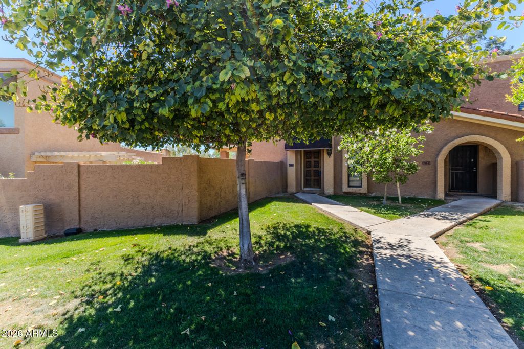 736 E NORTH Lane 3, Phoenix, AZ 85020