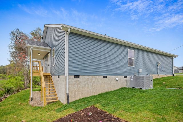 168 Sky View Meadow Dr, Crossville, TN 38555