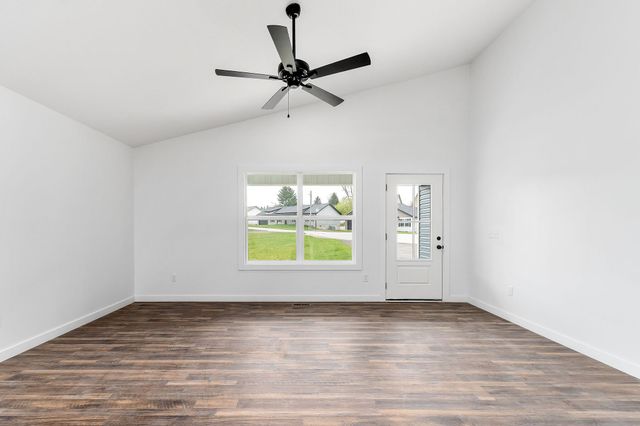 168 Sky View Meadow Dr, Crossville, TN 38555