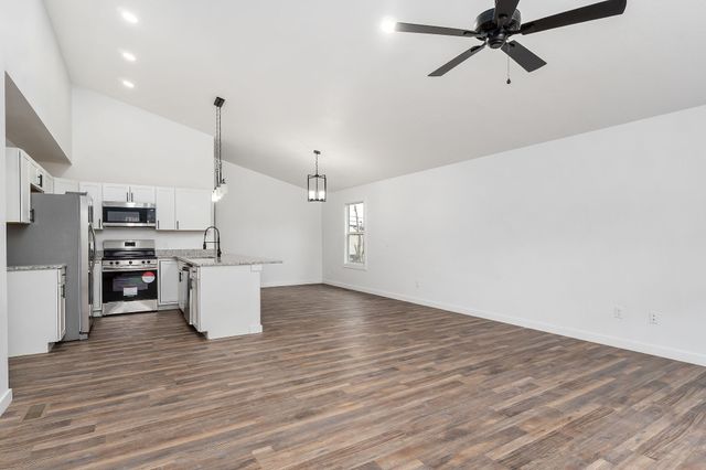 168 Sky View Meadow Dr, Crossville, TN 38555