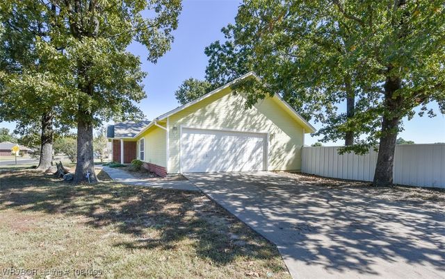 101 Choctaw Drive, Roland, OK 74954