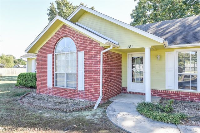 101 Choctaw Drive, Roland, OK 74954