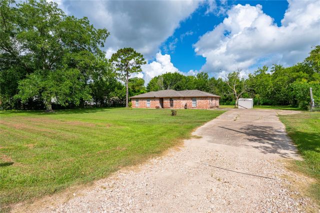 1857 County Road 99, Alvin, TX 77511