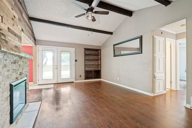 1911 Devonshire Drive, Arlington, TX 76015