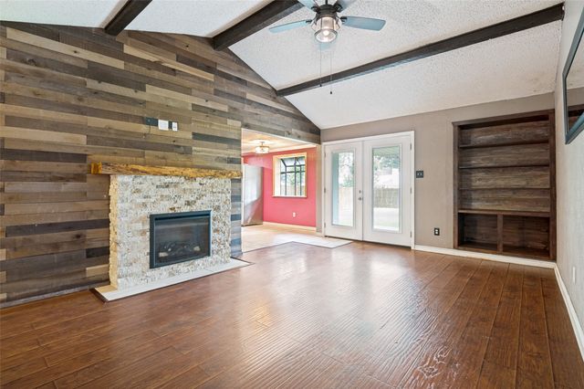 1911 Devonshire Drive, Arlington, TX 76015