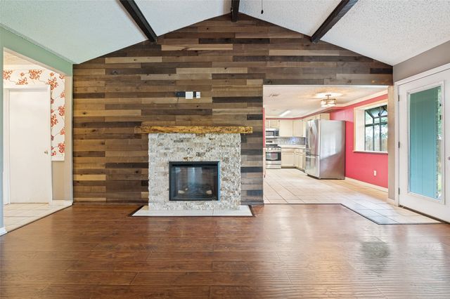 1911 Devonshire Drive, Arlington, TX 76015