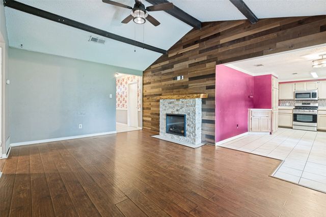 1911 Devonshire Drive, Arlington, TX 76015