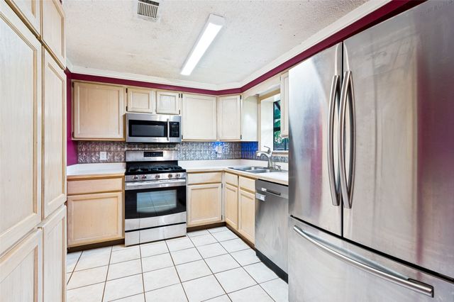 1911 Devonshire Drive, Arlington, TX 76015
