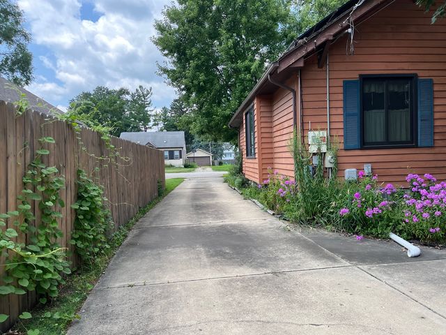 506 S Gladstone Avenue, Aurora, IL 60506