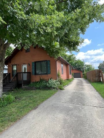 506 S Gladstone Avenue, Aurora, IL 60506