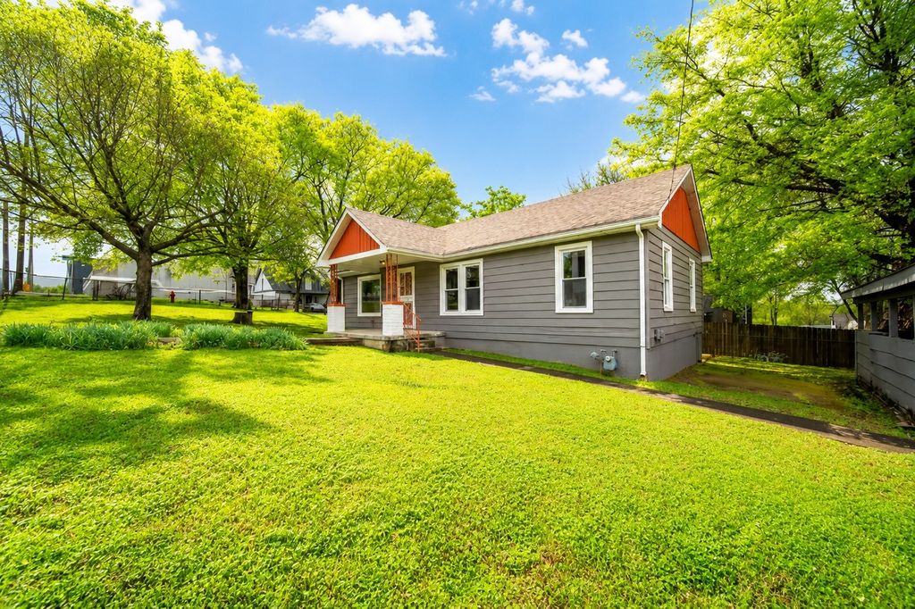 1507 Meridian St, Nashville, TN 37207