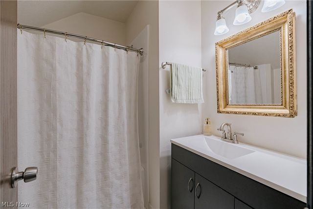 275 Solon Road 275C, Chagrin Falls, OH 44022