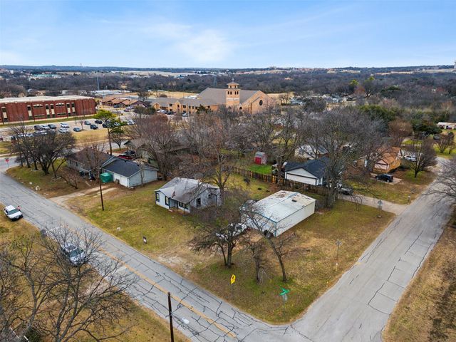 100 E Eldred Street, Burleson, TX 76028