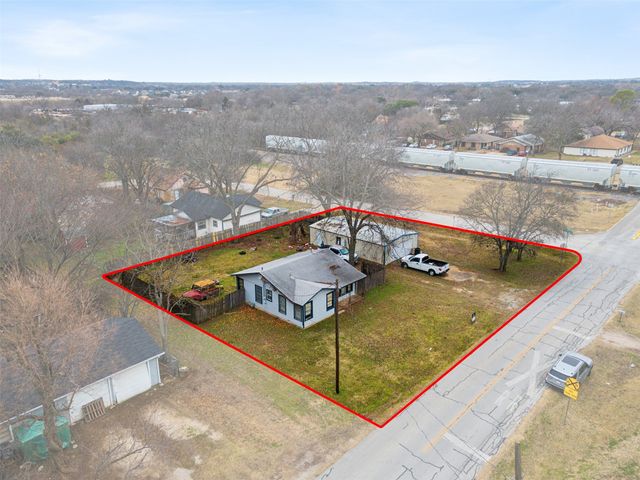 100 E Eldred Street, Burleson, TX 76028