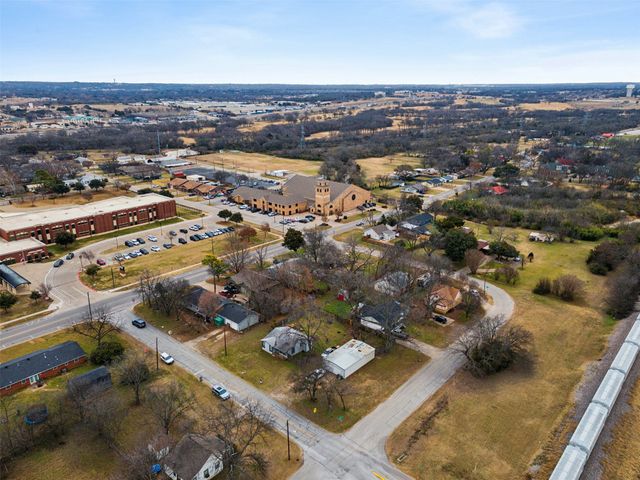 100 E Eldred Street, Burleson, TX 76028