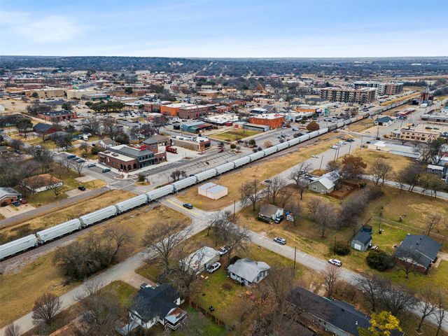 100 E Eldred Street, Burleson, TX 76028