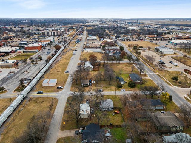 100 E Eldred Street, Burleson, TX 76028