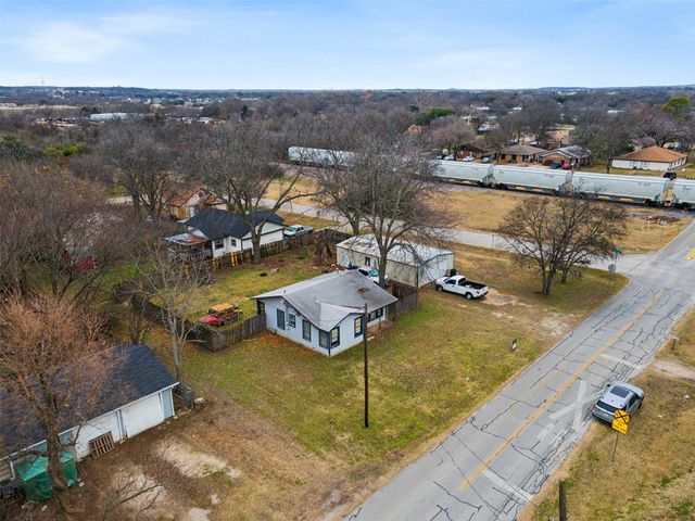 100 E Eldred Street, Burleson, TX 76028