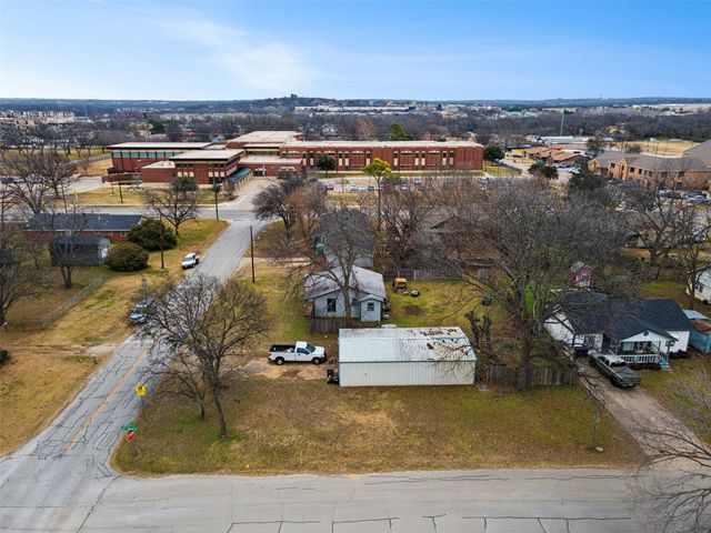 100 E Eldred Street, Burleson, TX 76028