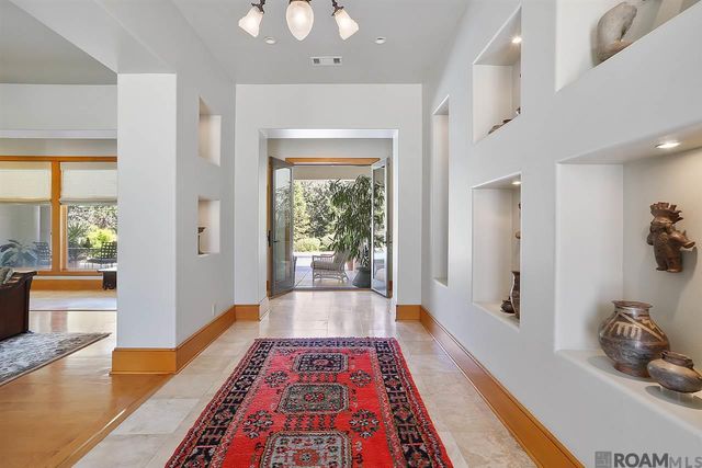 9923 E Myrtle View Ct, Baton Rouge, LA 70810