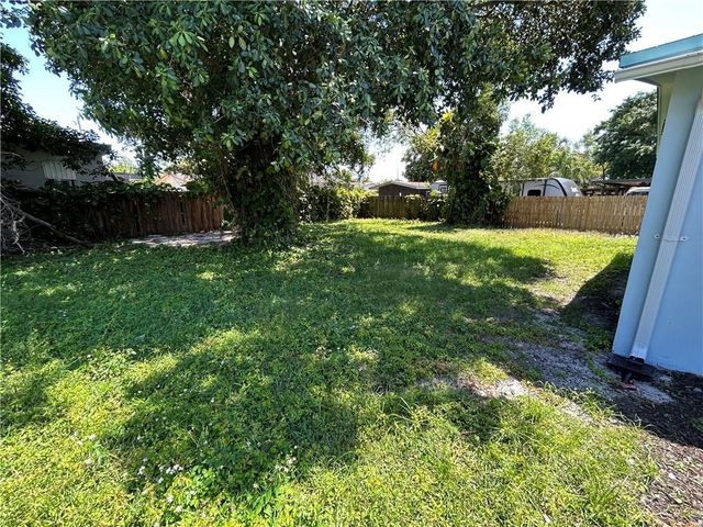 5950 NW 42nd Ave, Lauderdale Lakes, FL 33319