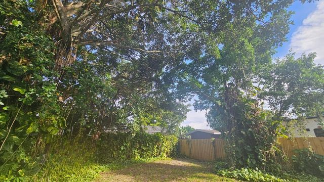 5950 NW 42nd Ave, Lauderdale Lakes, FL 33319