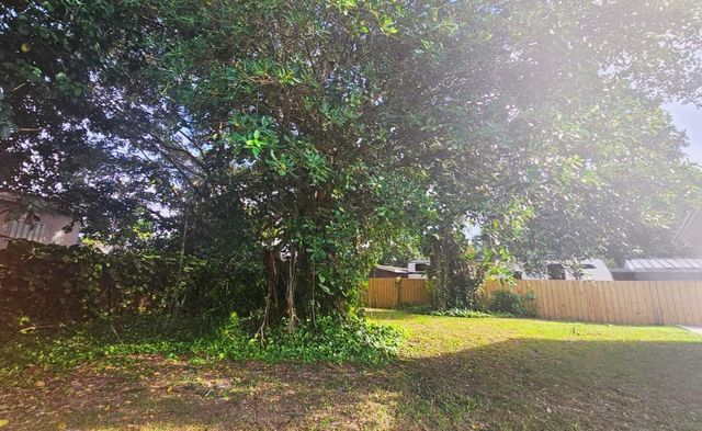 5950 NW 42nd Ave, Lauderdale Lakes, FL 33319