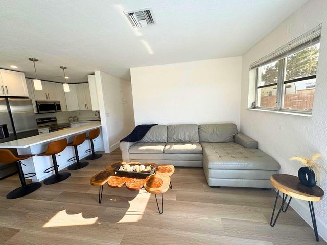 5950 NW 42nd Ave, Lauderdale Lakes, FL 33319