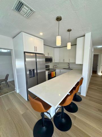 5950 NW 42nd Ave, Lauderdale Lakes, FL 33319