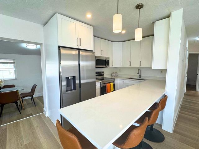 5950 NW 42nd Ave, Lauderdale Lakes, FL 33319