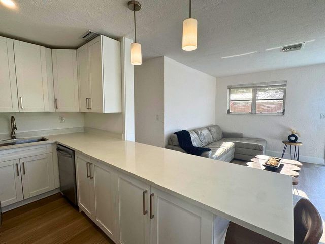 5950 NW 42nd Ave, Lauderdale Lakes, FL 33319